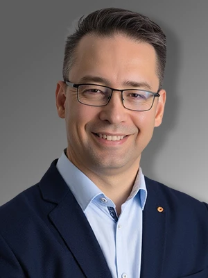 Porträt von Valentin Beck, Experte für unabhängige Beratung und herstellerunabhängige Analyse von Dokumentenstrukturen bei der SOLEVO GmbH. Kontaktieren Sie ihn direkt für Ihr Projekt.